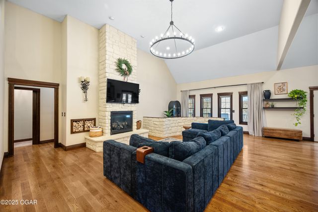 10368 South Ridge Drive, Joplin, MO 64804