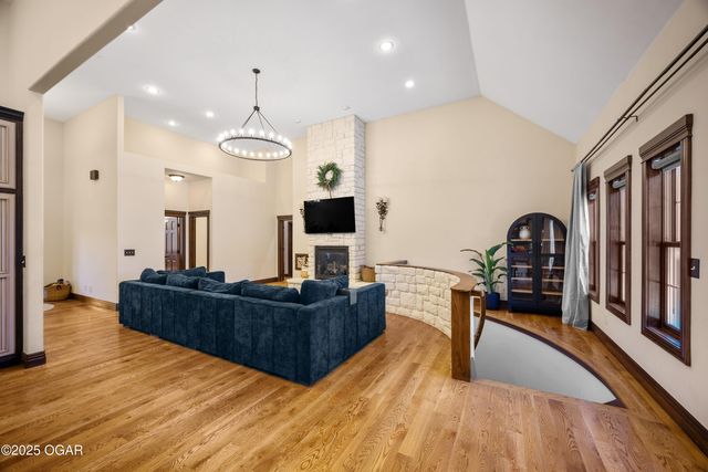 10368 South Ridge Drive, Joplin, MO 64804