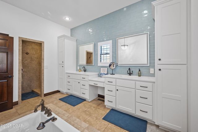 10368 South Ridge Drive, Joplin, MO 64804