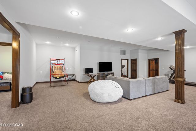 10368 South Ridge Drive, Joplin, MO 64804