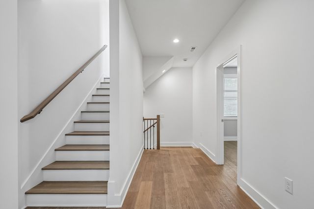 922 Crescent Hill Rd B, Nashville, TN 37206