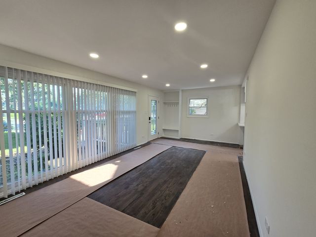58 E 55th Street, Westmont, IL 60559