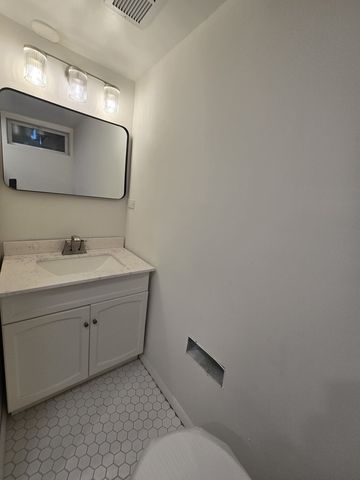 58 E 55th Street, Westmont, IL 60559