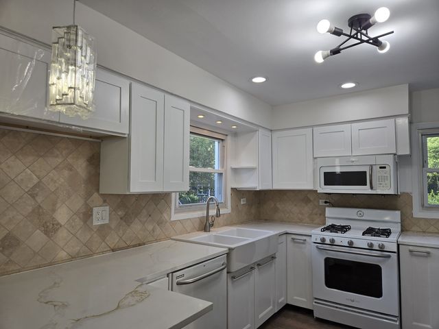 58 E 55th Street, Westmont, IL 60559