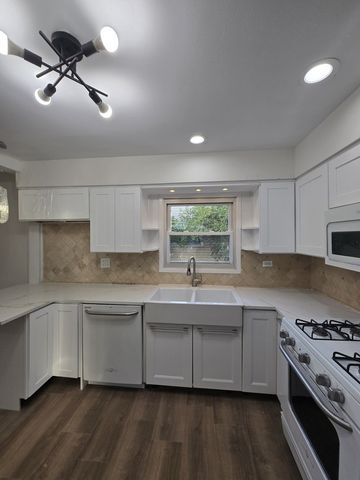 58 E 55th Street, Westmont, IL 60559