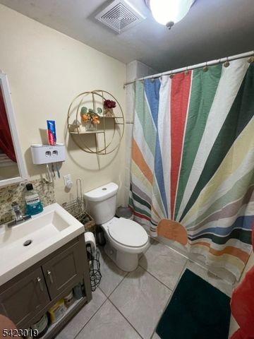 638 Franklin St, Elizabeth City, NJ 07206