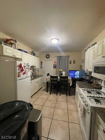 638 Franklin St, Elizabeth City, NJ 07206