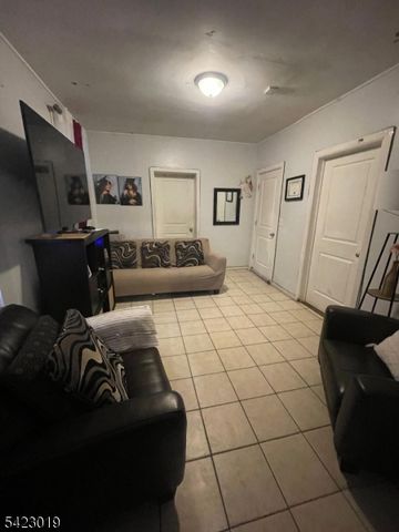 638 Franklin St, Elizabeth City, NJ 07206