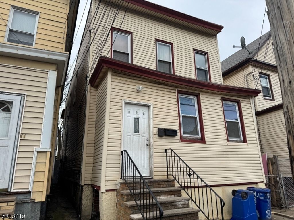 638 Franklin St, Elizabeth City, NJ 07206