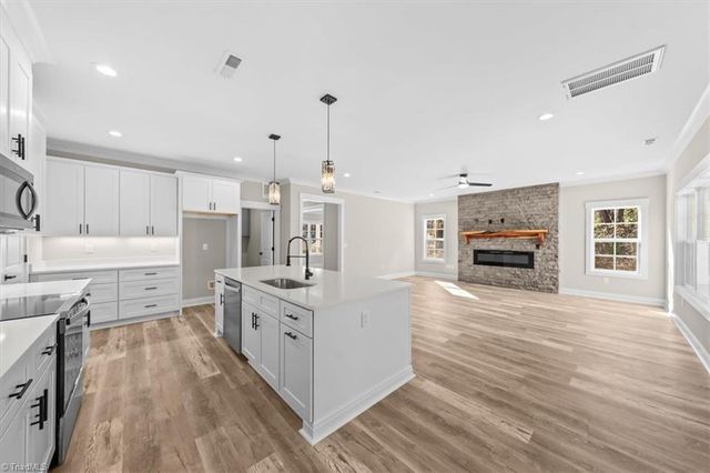 9131 Foxlair Drive, Kernersville, NC 27284