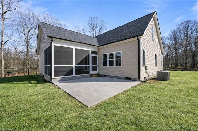 9131 Foxlair Drive, Kernersville, NC 27284