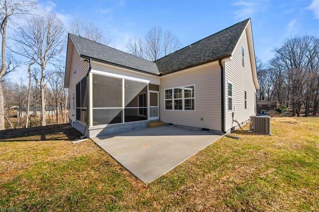 9131 Foxlair Drive, Kernersville, NC 27284