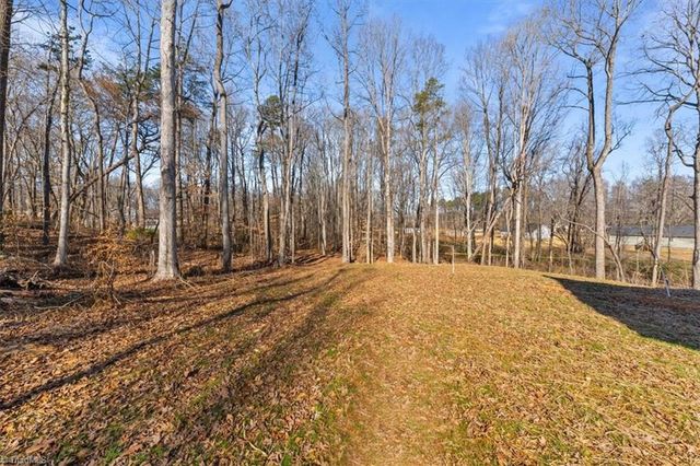 9131 Foxlair Drive, Kernersville, NC 27284