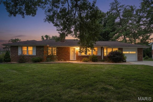 21 Elannchester Drive, Manchester, MO 63011