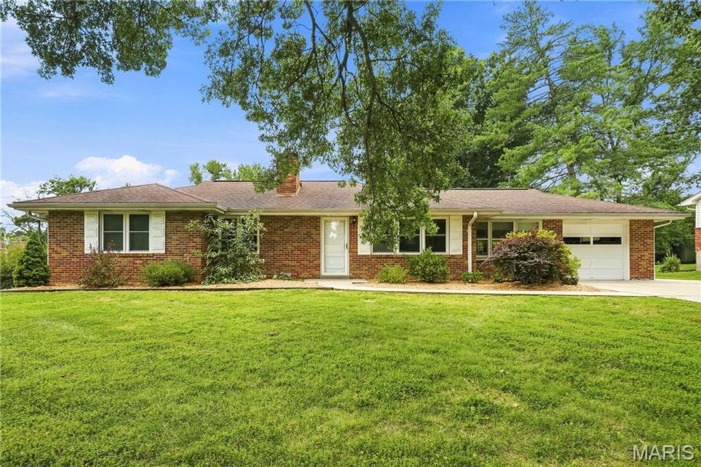 21 Elannchester Drive, Manchester, MO 63011