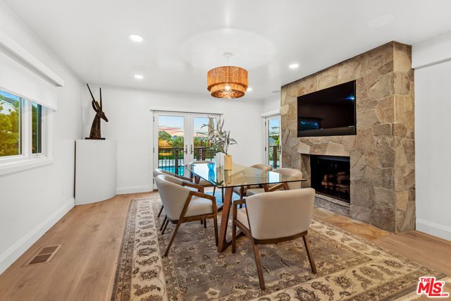 7220 Arizona Avenue, Los Angeles, CA 90045