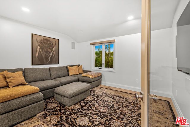 7220 Arizona Avenue, Los Angeles, CA 90045