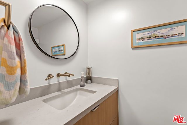 7220 Arizona Avenue, Los Angeles, CA 90045