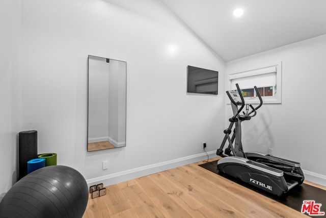 7220 Arizona Avenue, Los Angeles, CA 90045