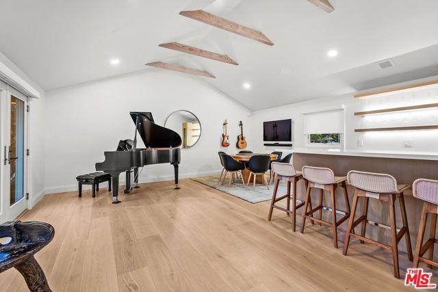 7220 Arizona Avenue, Los Angeles, CA 90045