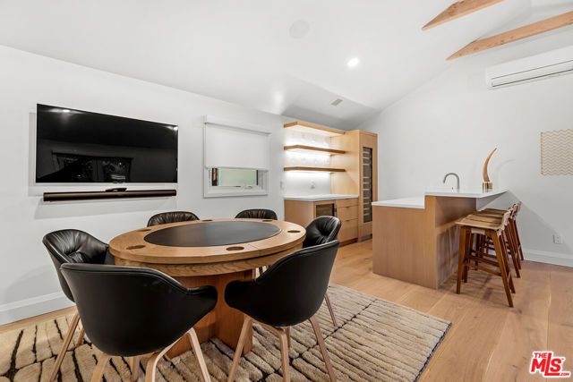 7220 Arizona Avenue, Los Angeles, CA 90045