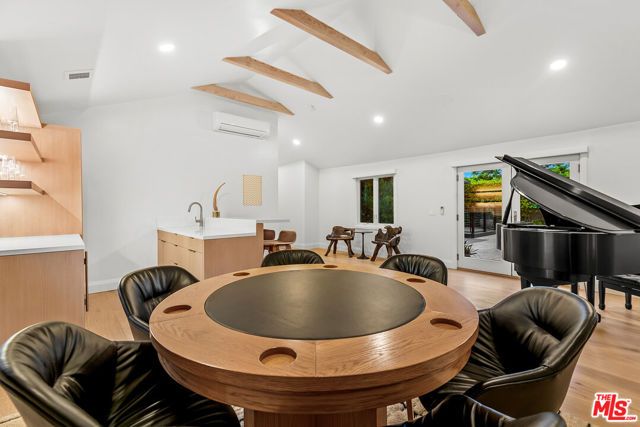 7220 Arizona Avenue, Los Angeles, CA 90045