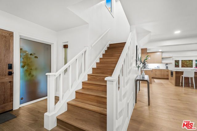 7220 Arizona Avenue, Los Angeles, CA 90045