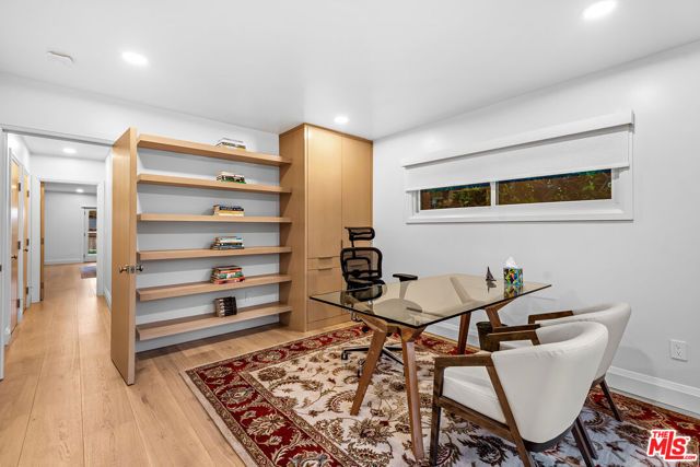 7220 Arizona Avenue, Los Angeles, CA 90045