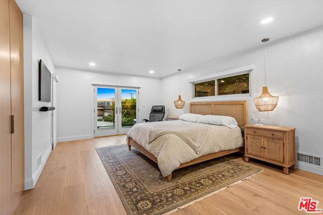7220 Arizona Avenue, Los Angeles, CA 90045