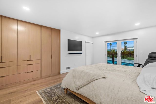7220 Arizona Avenue, Los Angeles, CA 90045