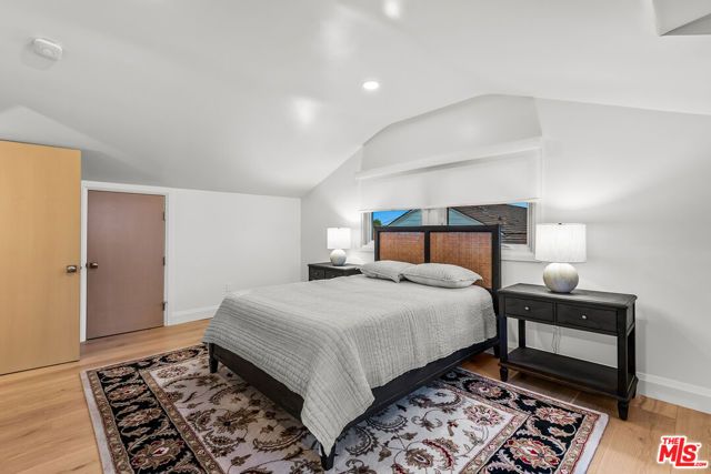 7220 Arizona Avenue, Los Angeles, CA 90045