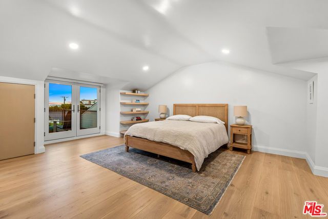 7220 Arizona Avenue, Los Angeles, CA 90045