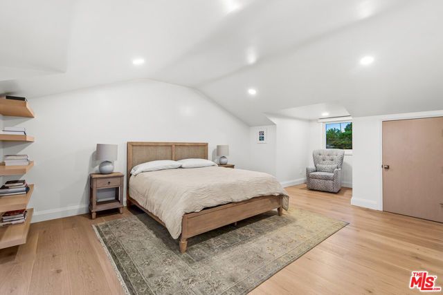 7220 Arizona Avenue, Los Angeles, CA 90045