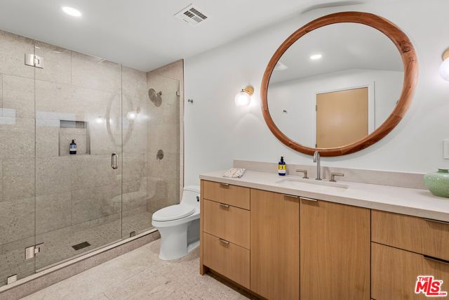 7220 Arizona Avenue, Los Angeles, CA 90045