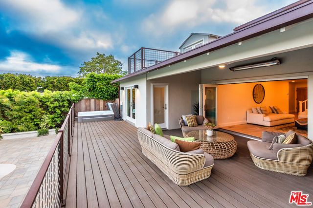 7220 Arizona Avenue, Los Angeles, CA 90045