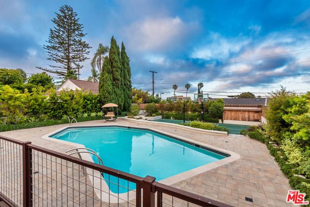 7220 Arizona Avenue, Los Angeles, CA 90045