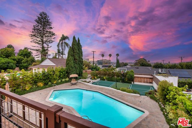 7220 Arizona Avenue, Los Angeles, CA 90045