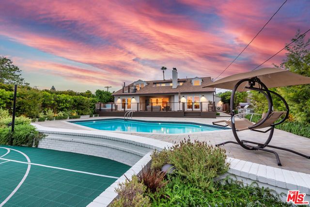 7220 Arizona Avenue, Los Angeles, CA 90045