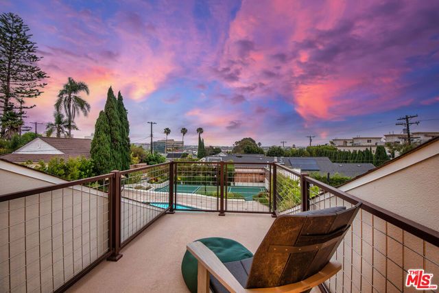7220 Arizona Avenue, Los Angeles, CA 90045
