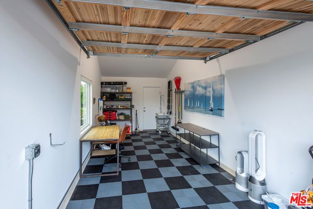 7220 Arizona Avenue, Los Angeles, CA 90045