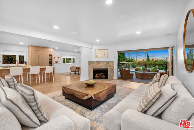 7220 Arizona Avenue, Los Angeles, CA 90045
