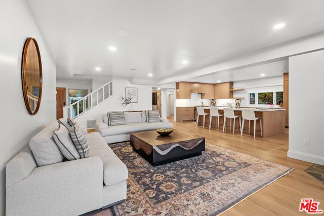 7220 Arizona Avenue, Los Angeles, CA 90045
