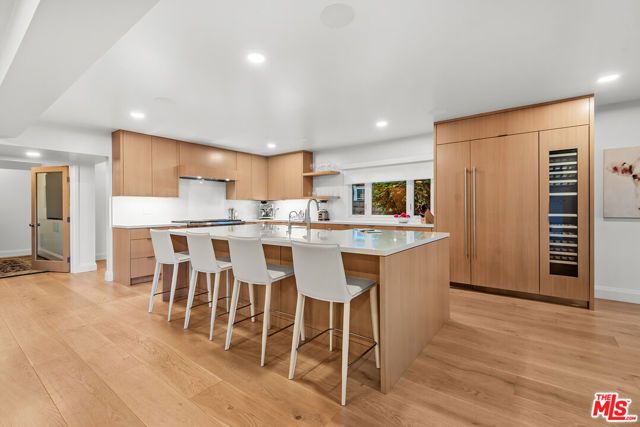 7220 Arizona Avenue, Los Angeles, CA 90045