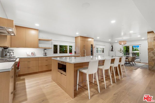 7220 Arizona Avenue, Los Angeles, CA 90045