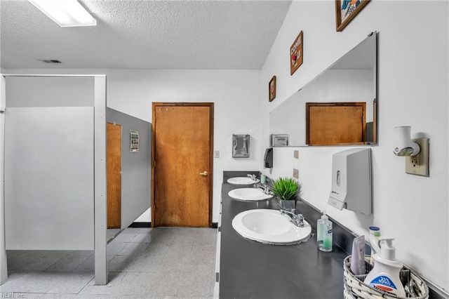730 Finck LN, Chesapeake, VA 23320