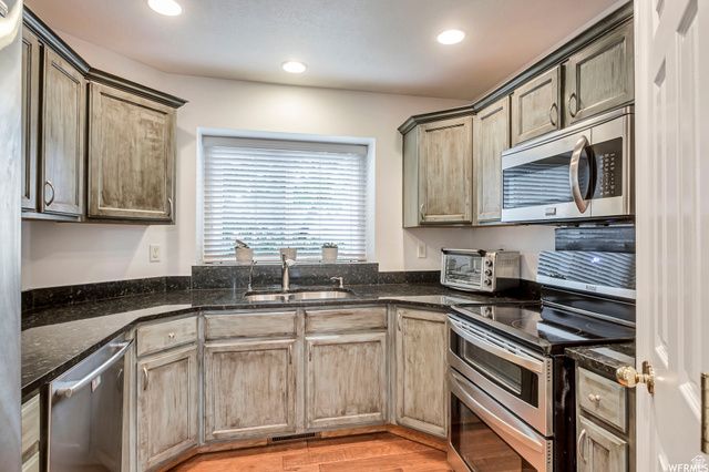 353 BAYSIDE DR, Saratoga Springs, UT 84045