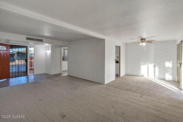 126 E Mountain Morning Drive, Oro Valley, AZ 85737