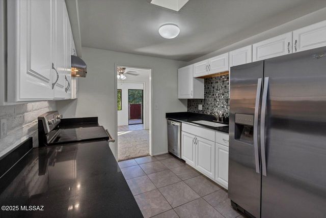 126 E Mountain Morning Drive, Oro Valley, AZ 85737