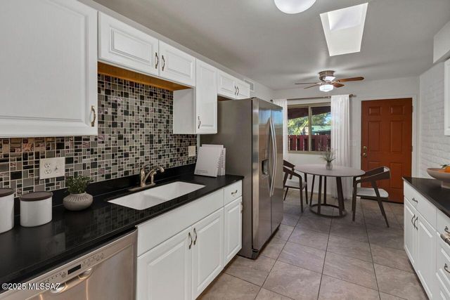 126 E Mountain Morning Drive, Oro Valley, AZ 85737