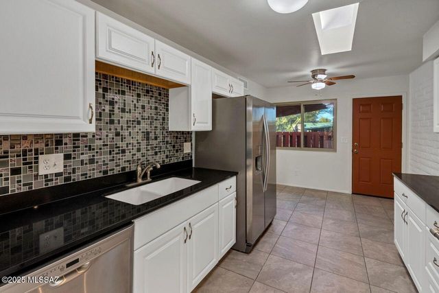 126 E Mountain Morning Drive, Oro Valley, AZ 85737